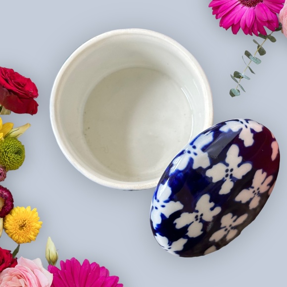 Ten thousand Villages Tiny Treasure Box Pottery Blue & White Trinket Box - Picture 3 of 5